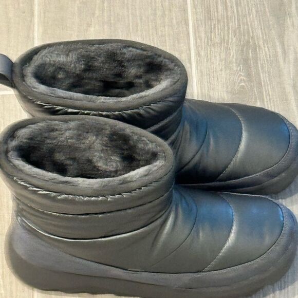 Black Quilted Winter Boots - Picture 4 of 6